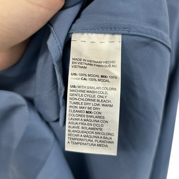 Chico's Sandwashed Satin Easy Shirt NWT Women's Sz 1 (M) Faded Indigo Luxe - Picture 7 of 8